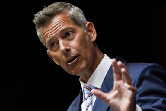 美國交通部長兼國家航空航天局（NASA）代理局長肖恩·達(dá)菲。新華/美聯(lián)