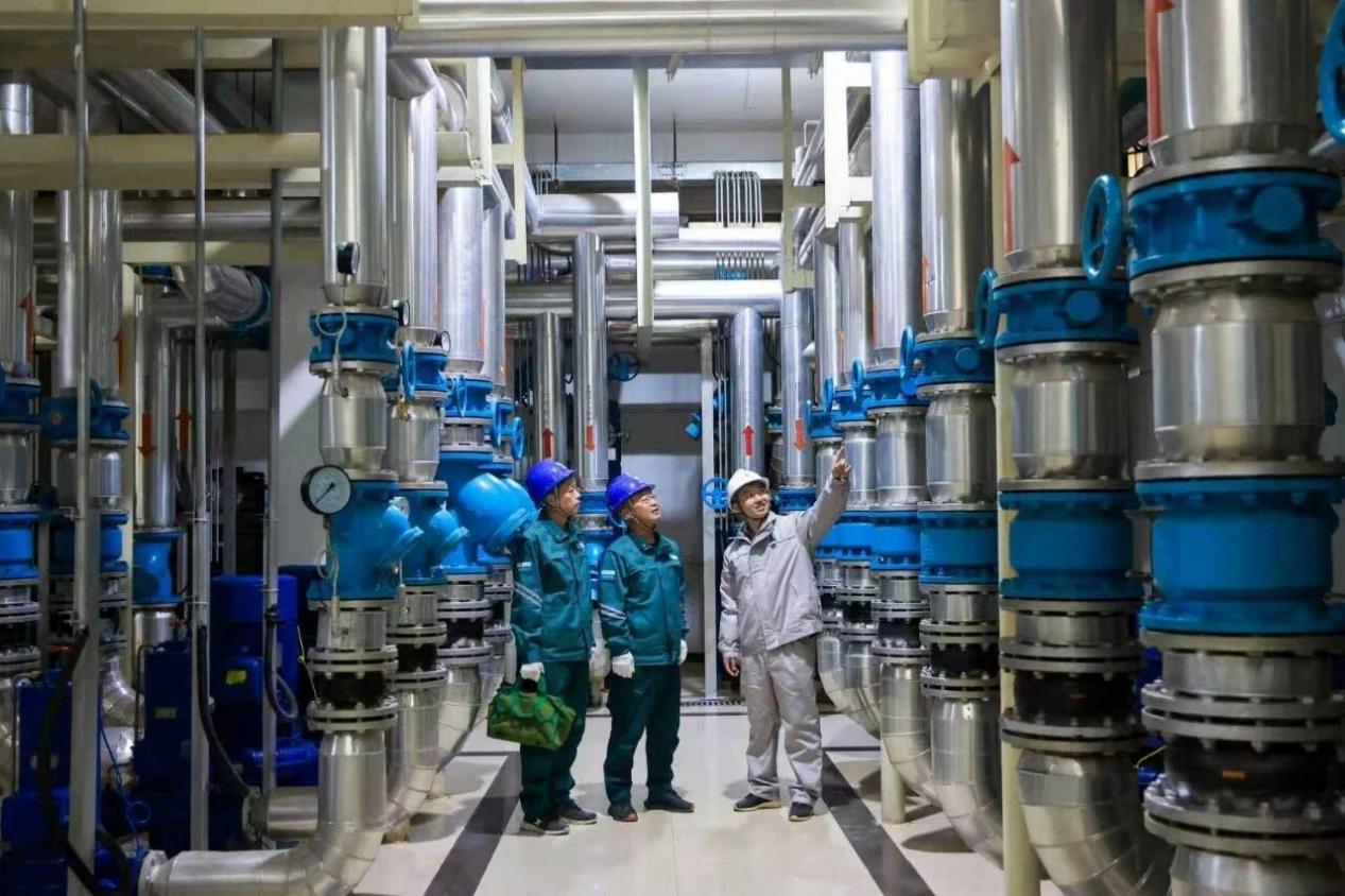 國(guó)網(wǎng)菏澤供電公司工作人員主動(dòng)走訪熱力公司了解客戶用電需求