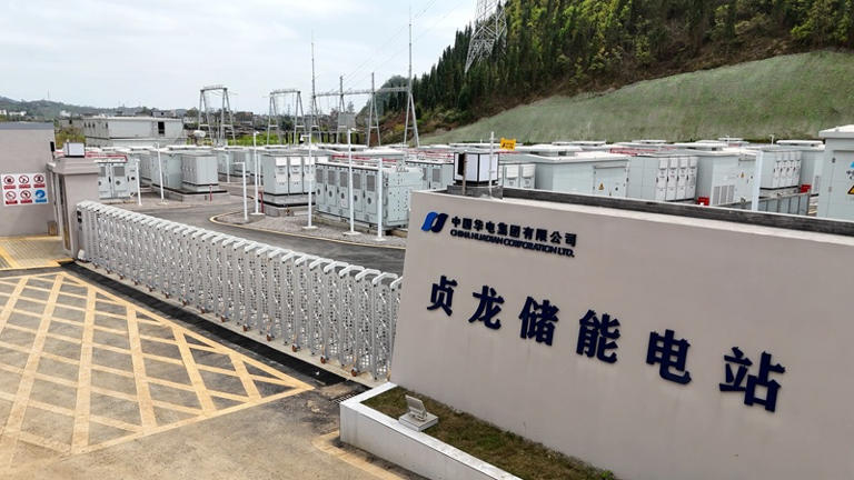 2、貞龍儲能電站一角。