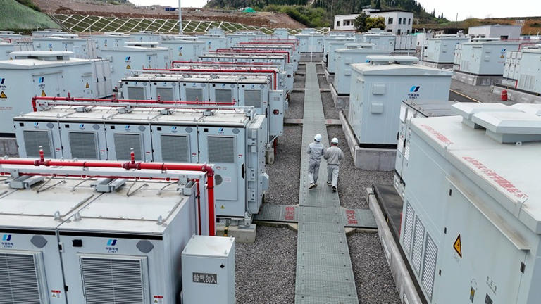 3、貞龍儲能電站一角。