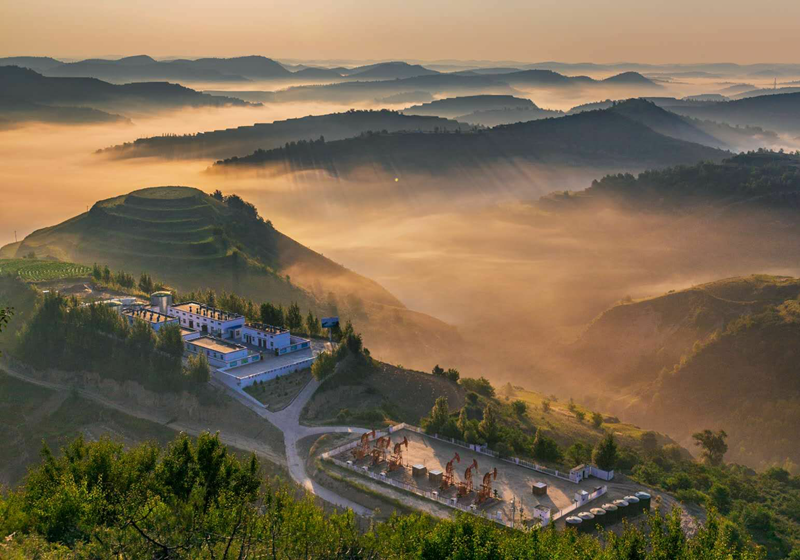 延長石油吳起采油廠吳倉堡采油隊(duì)二號注水站。王占學(xué)攝