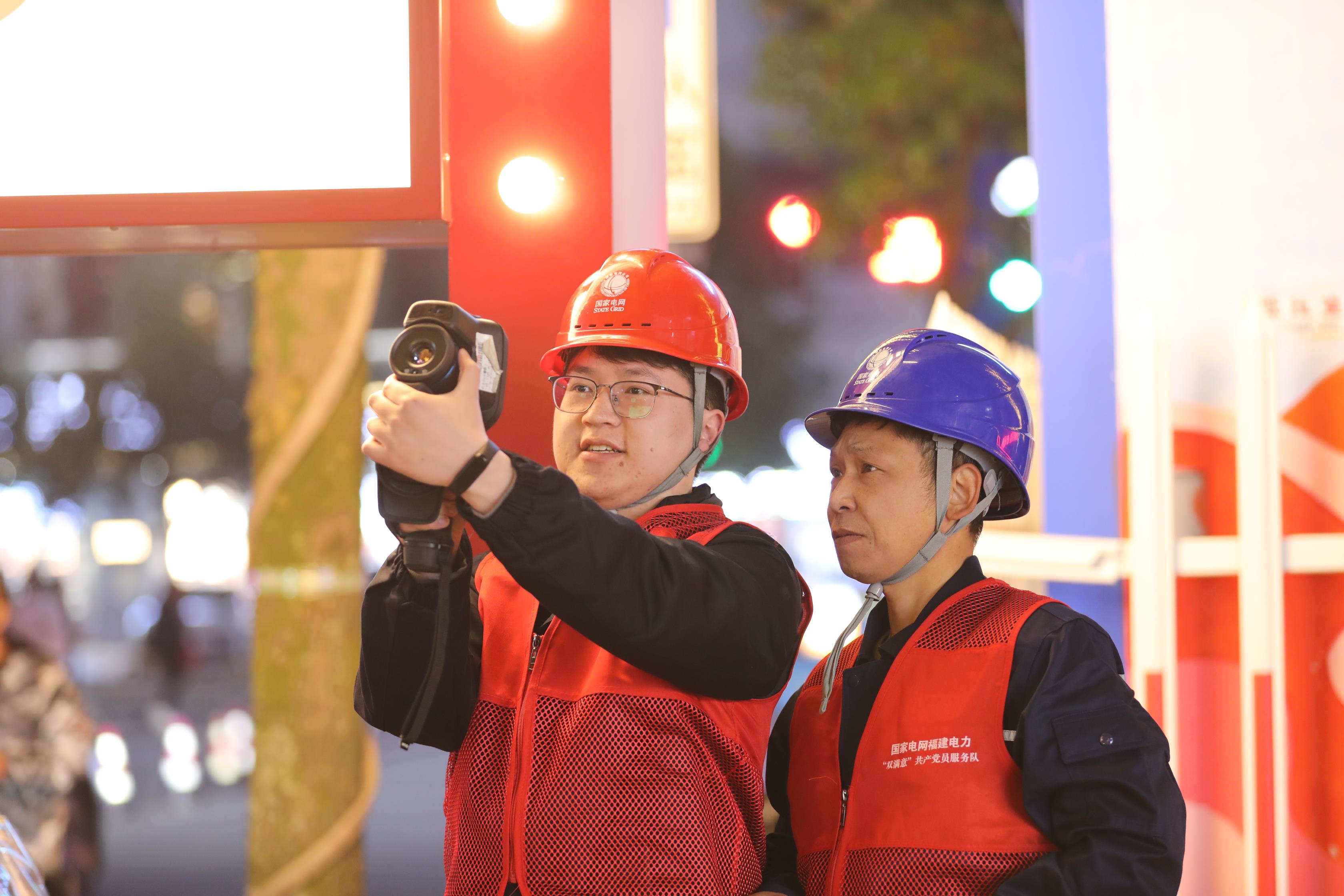 國網壽寧縣供電公司：夜巡測溫“把脈”電網安全.JPG