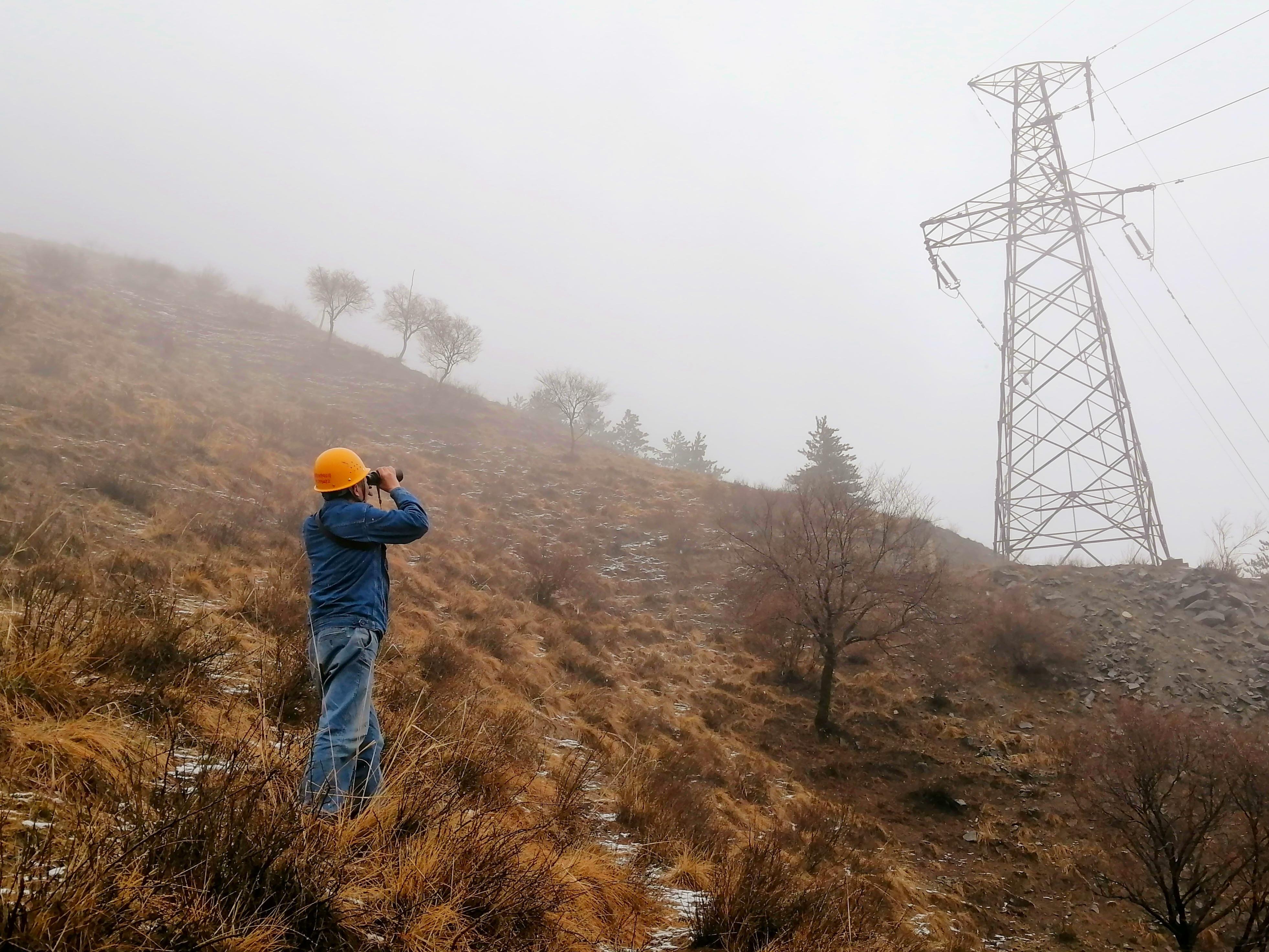 3月27日，國網(wǎng)蘭州供電公司輸電運(yùn)檢<span id=