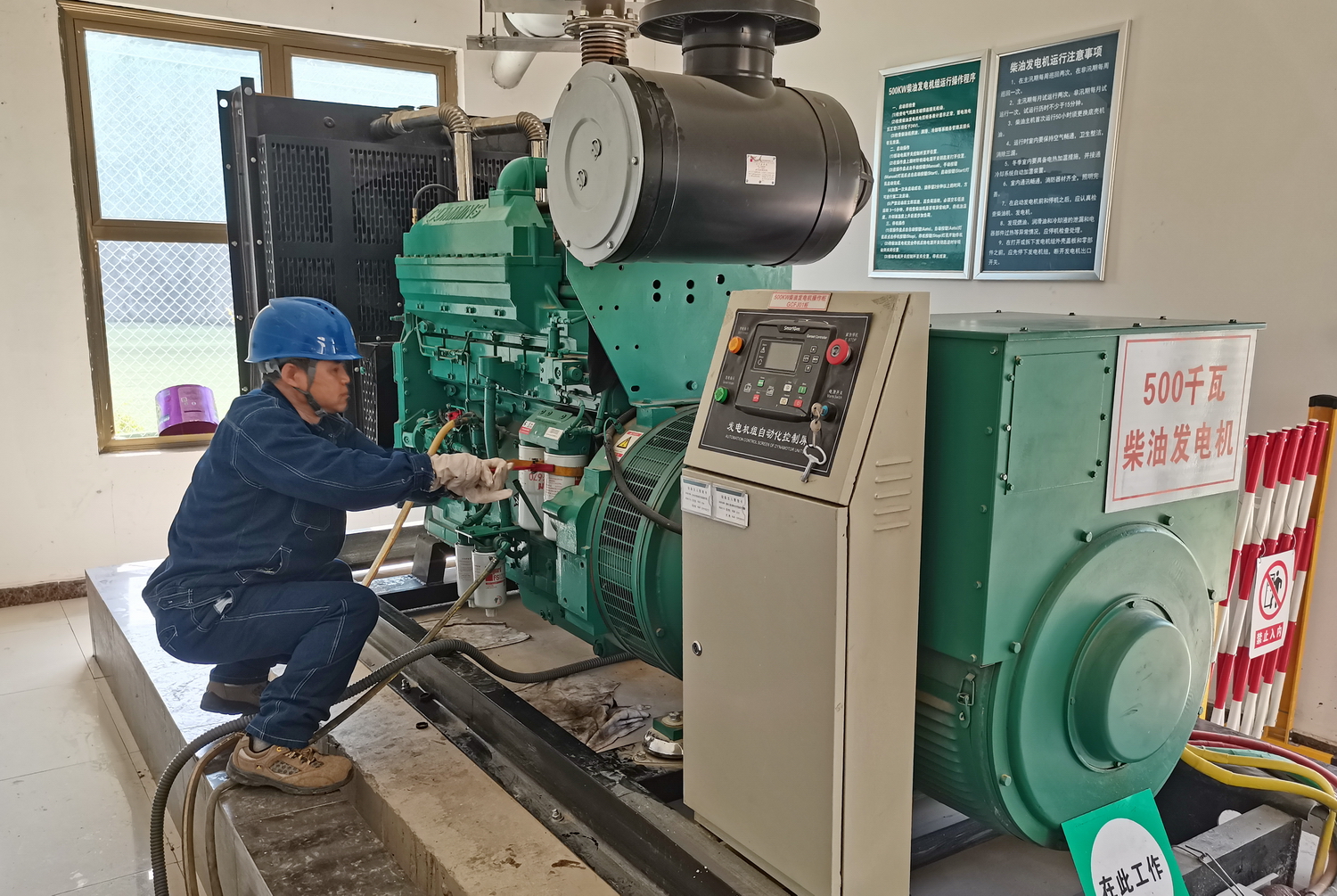 劉家峽水電廠：備戰(zhàn)汛期 精心維保防汛應(yīng)急柴油發(fā)電機.jpg