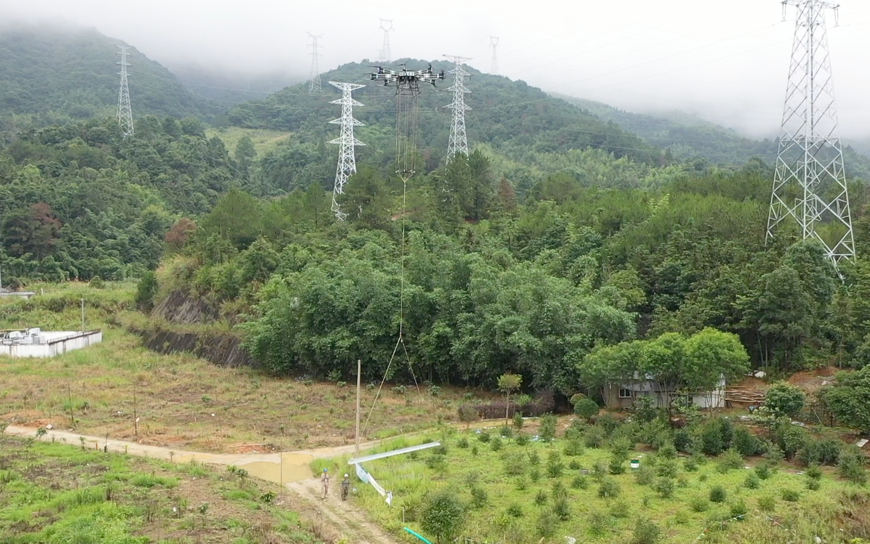 國網(wǎng)福州供電公司施工人員在工程建設(shè)<span id=
