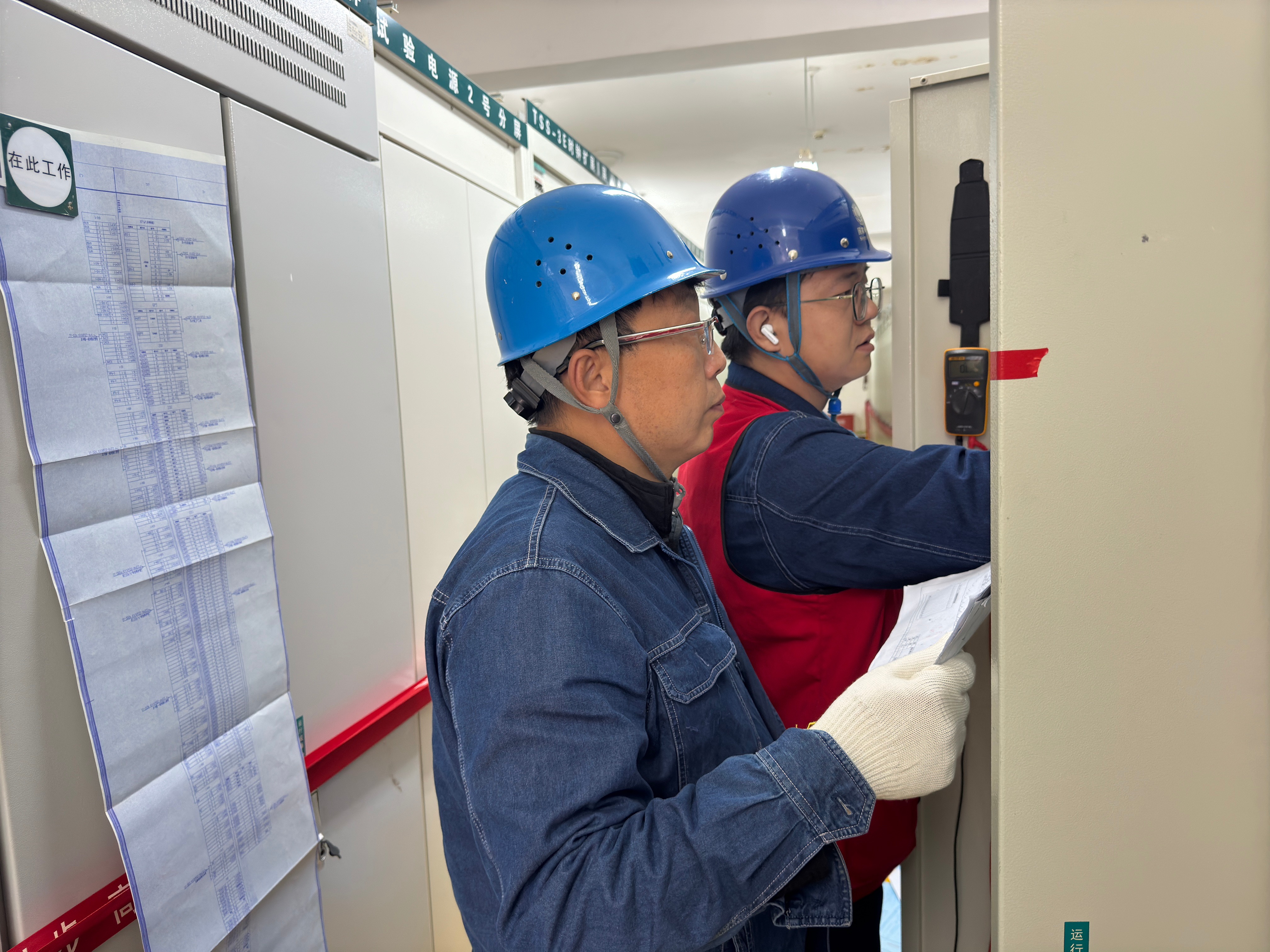 10月11日，國(guó)網(wǎng)蘭州供電公司變電檢修<span id=