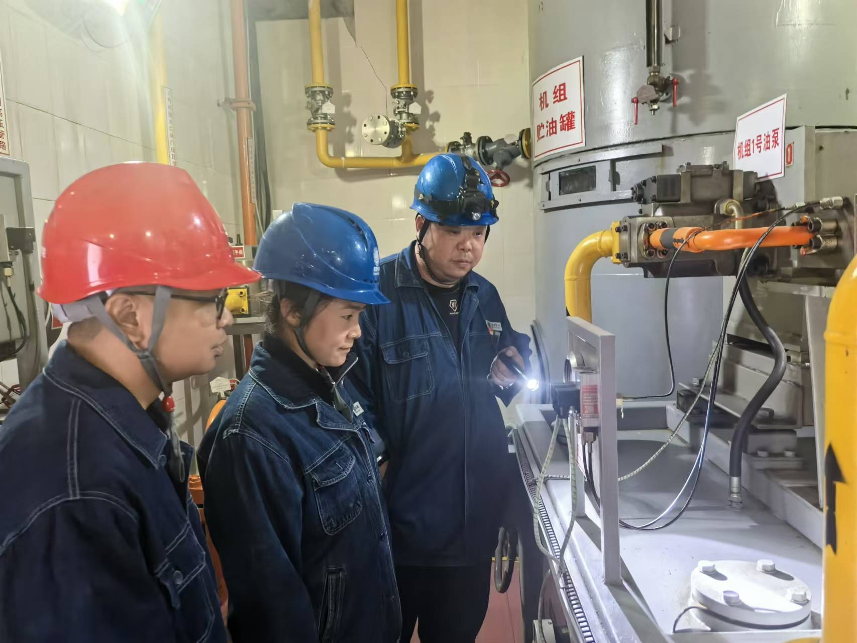 劉家峽水電廠：開展汛后“體檢” 筑牢安全防線 (2).jpg