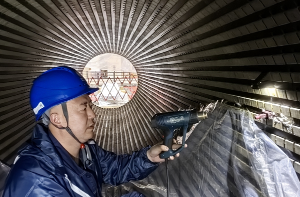 調(diào)相機(jī)定子檢修 600.jpg