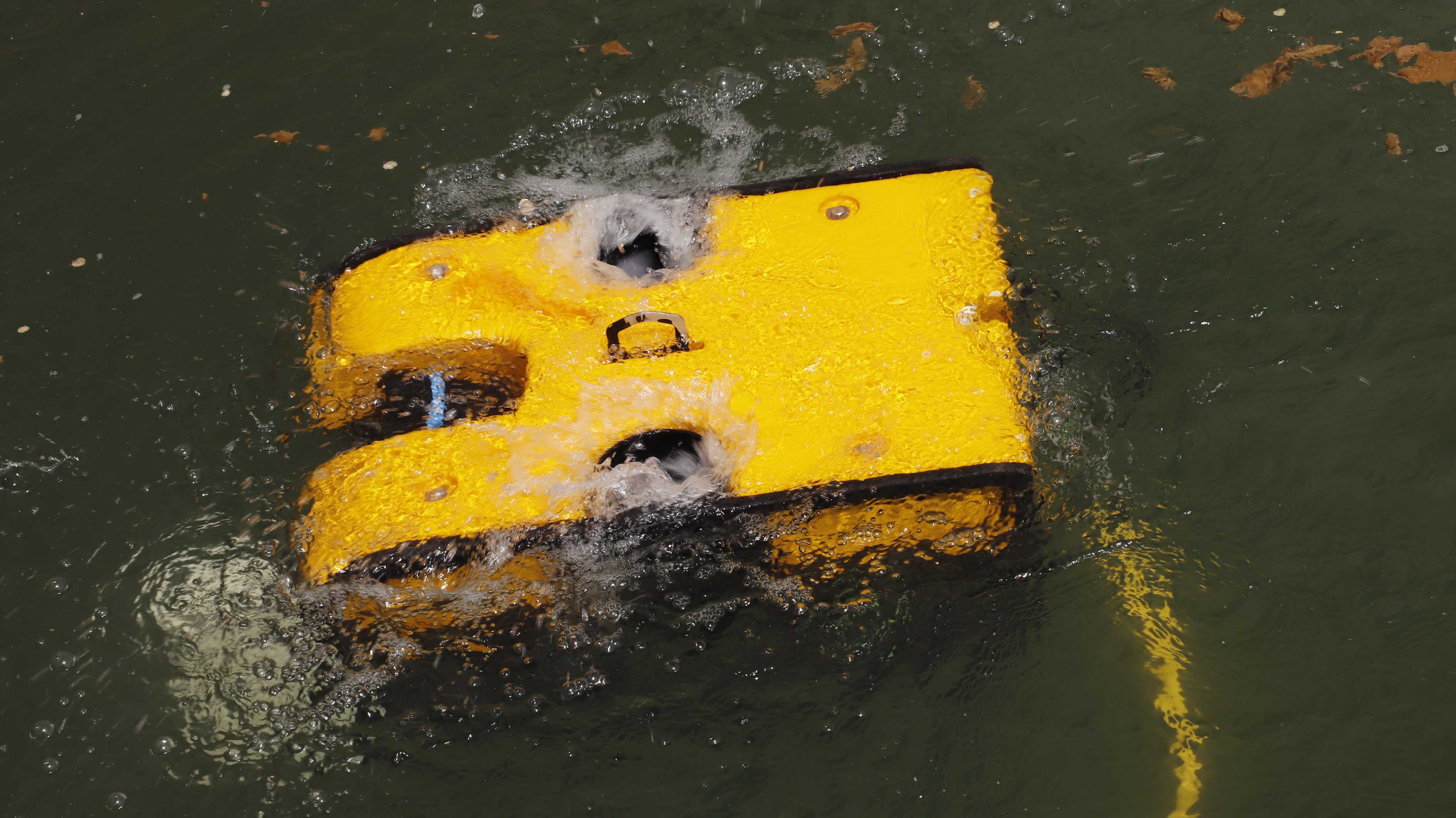 劉家峽水電廠：開展水下機(jī)器人實(shí)操培訓(xùn) 提升防汛應(yīng)急能力.jpg