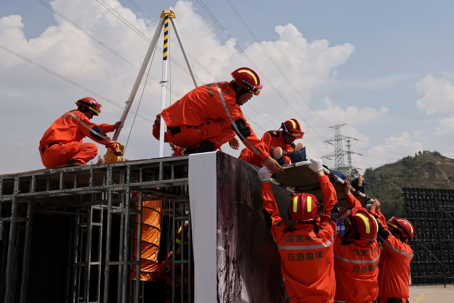 劉家峽水電廠開展2025年地震綜合應(yīng)急演練 (1).jpg