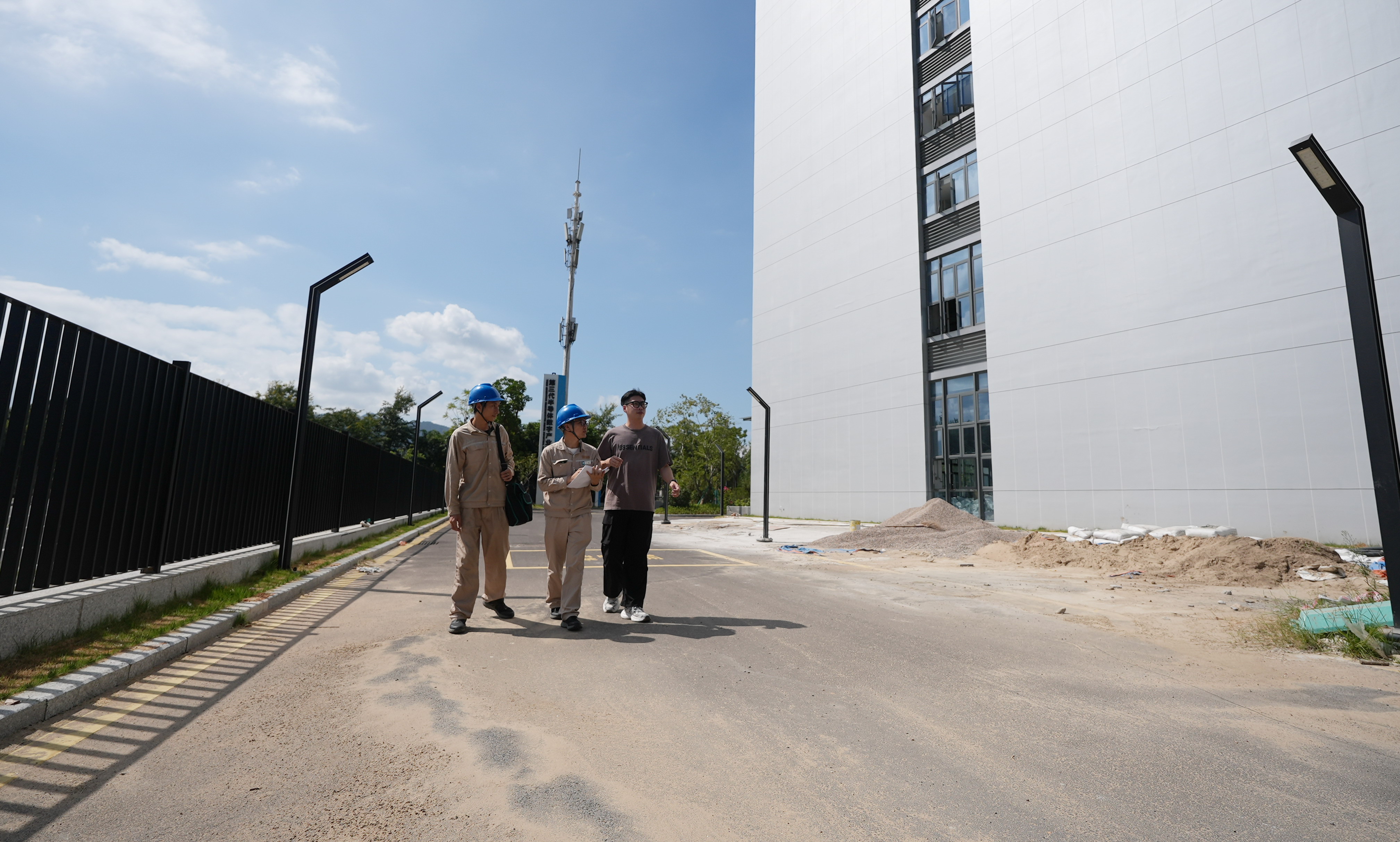 10月11日，國網(wǎng)福州供電公司工作人員前往高<span id=