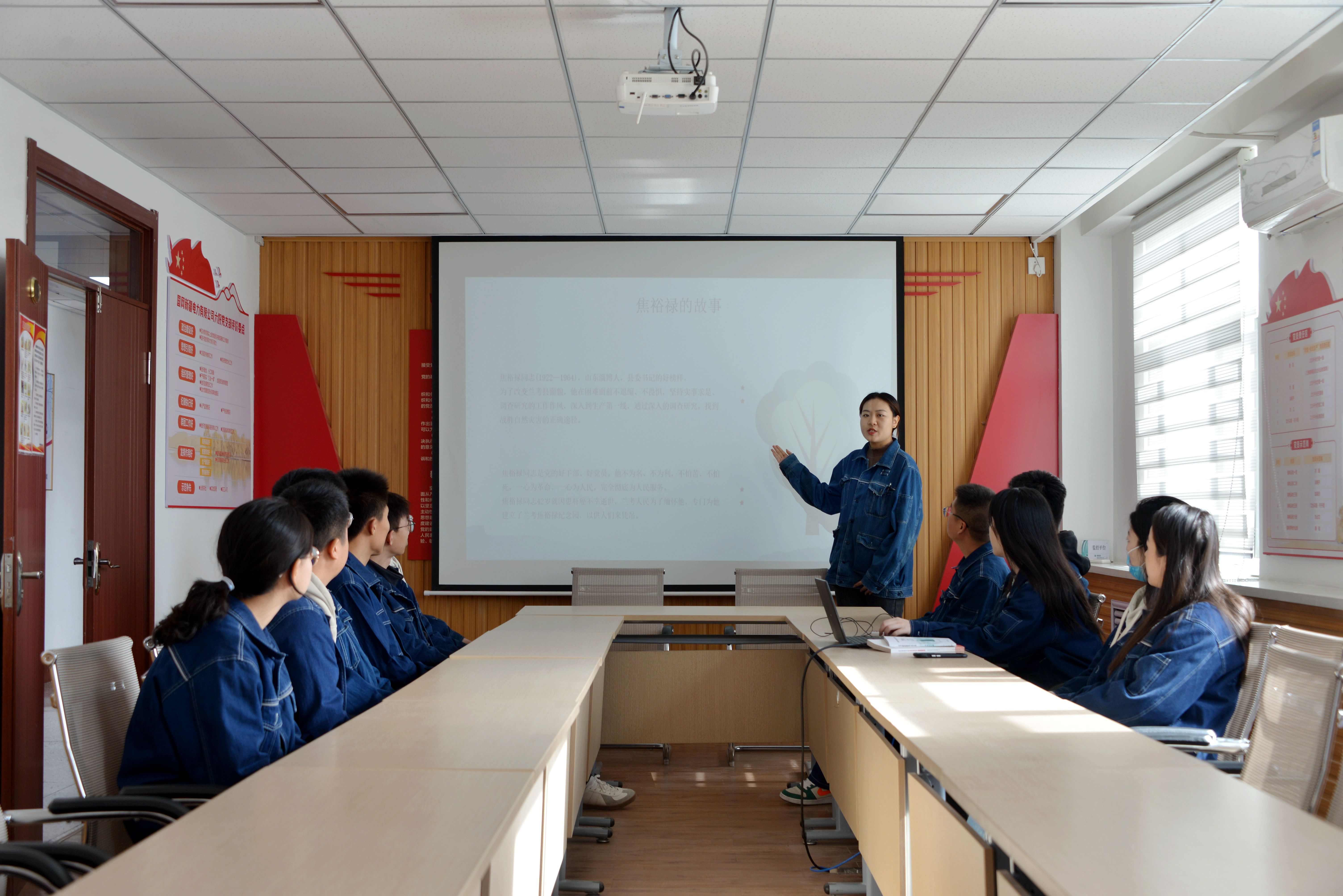 3月25日，國網(wǎng)巴州供電公司輸電運檢<span id=