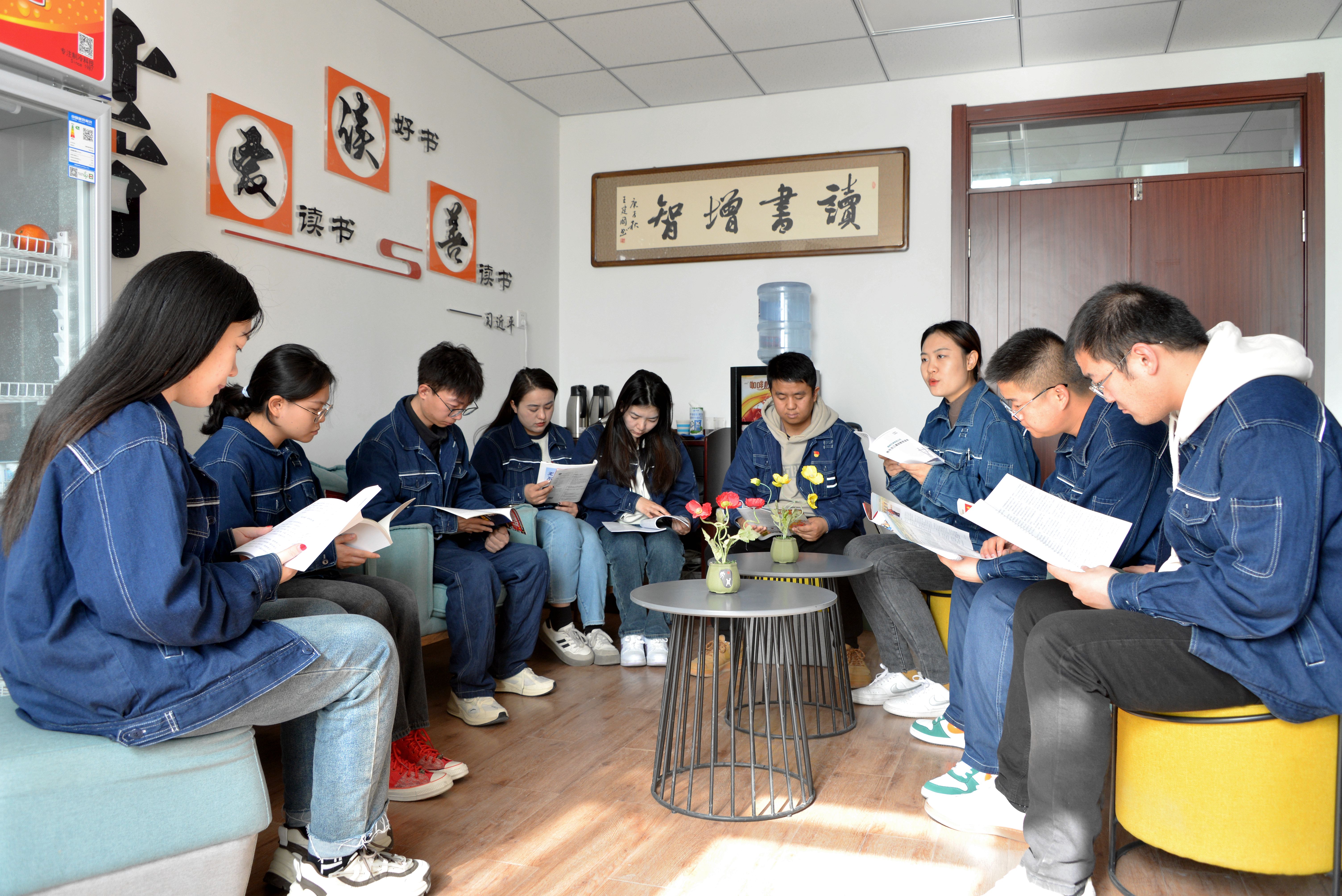 3月25日，國網(wǎng)巴州供電公司輸電運檢<span id=