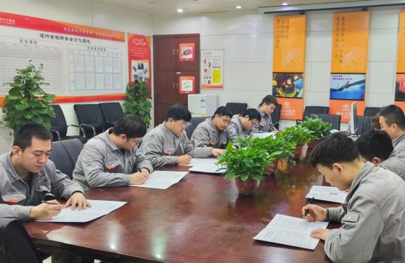 2--清水川能源公司組織職工簽訂《“文明交通、文明餐桌、文明上網(wǎng)、文明旅游”實(shí)踐行動(dòng)承諾<span id=