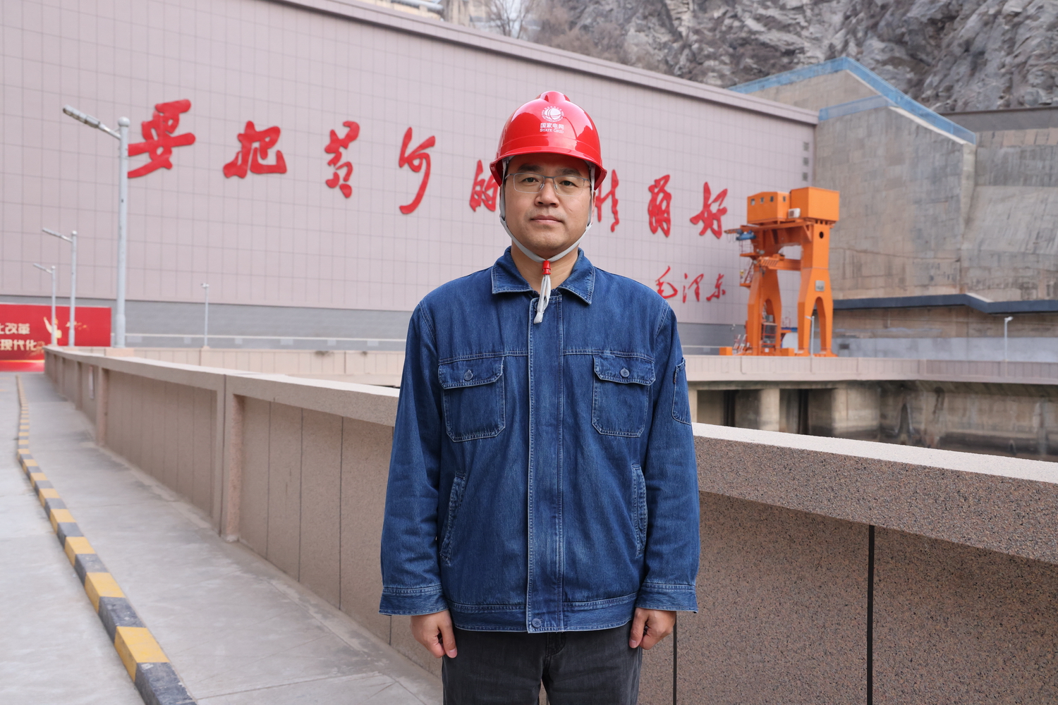 劉家峽水電廠:黃河之畔的電力衛(wèi)士.JPG 劉家峽水電廠:黃河之畔的電力衛(wèi)士.JPG