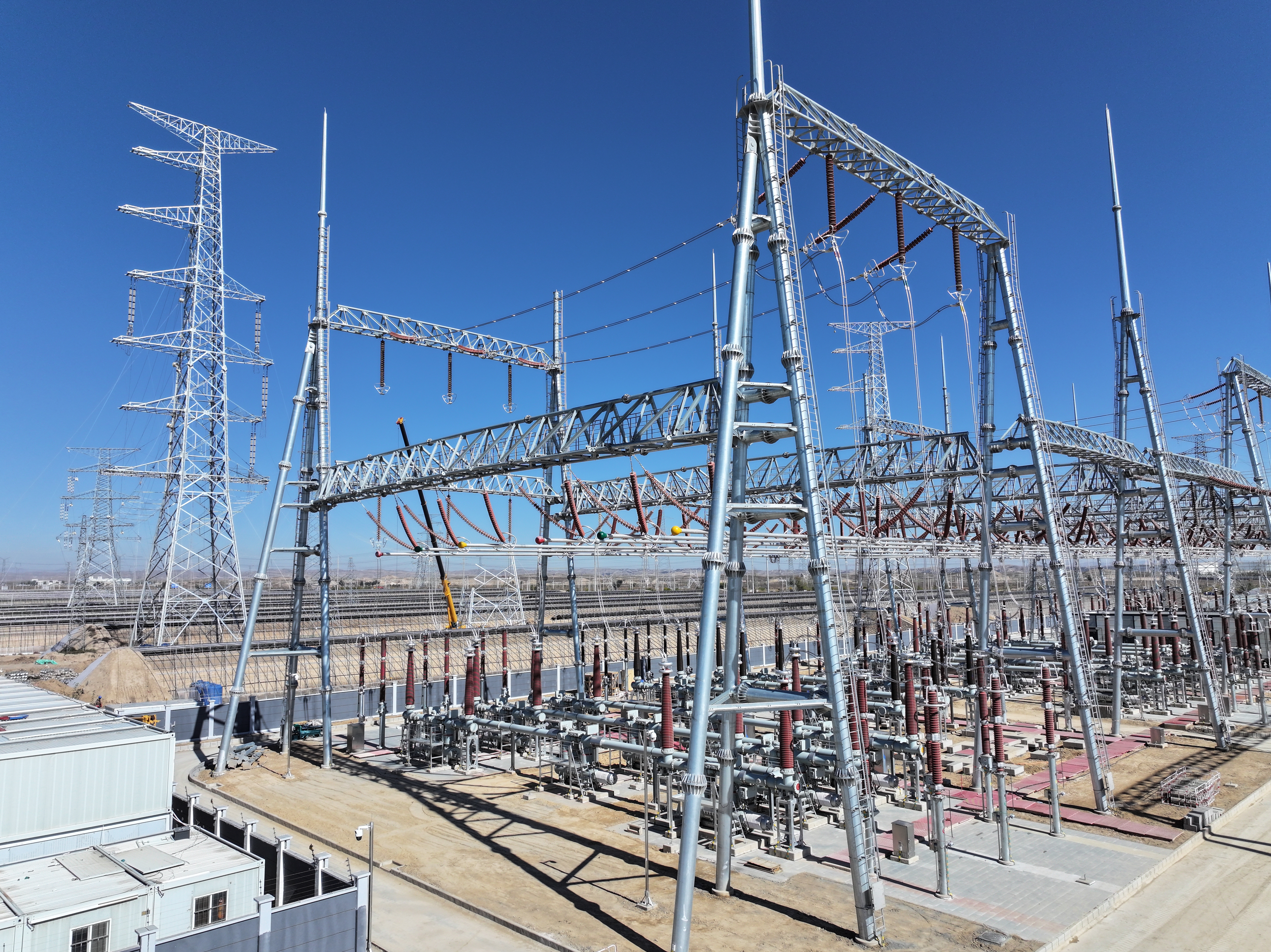 330千伏露泉變電站。該變電站的投運(yùn)進(jìn)一步優(yōu)化了蘭州<span id=