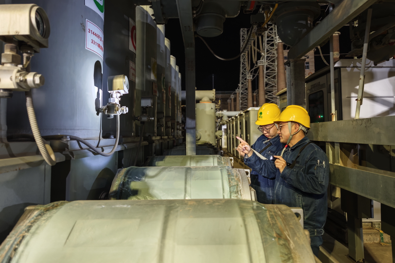 劉家峽水電廠：以動制凍御寒潮 穩(wěn)供保電守光明(1).jpg