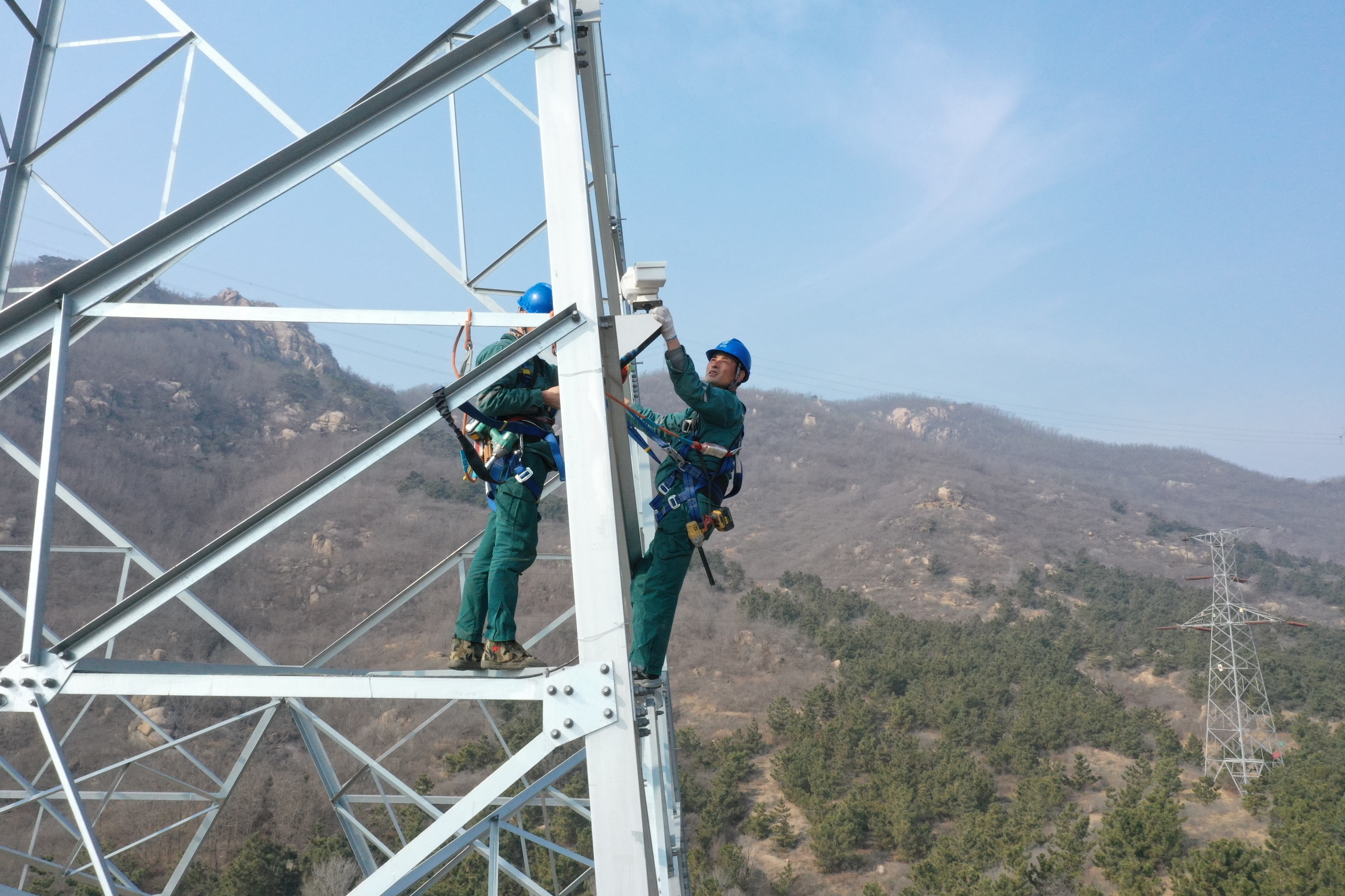 國網(wǎng)萊蕪供電公司輸電運檢<span id=