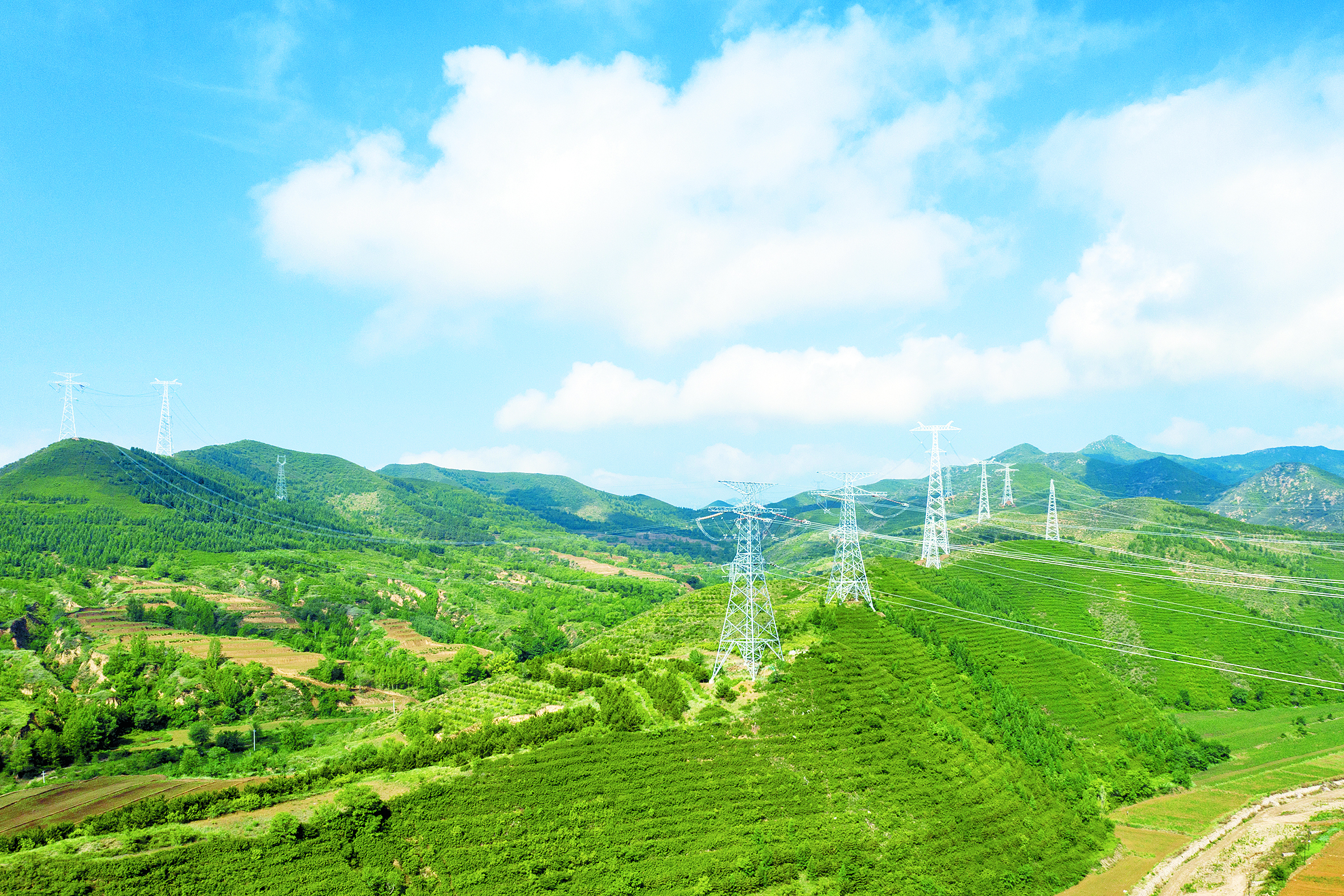 6-張北柔直工程3  圖為線路工程航拍圖。鄒明 攝.jpg